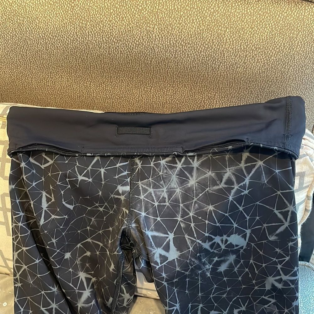Lululemon Top Speed Capris Like New - Picture 5 of 5
